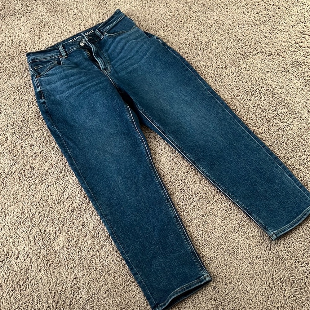 High waisted Mom Jeans American Eagle size 6 short